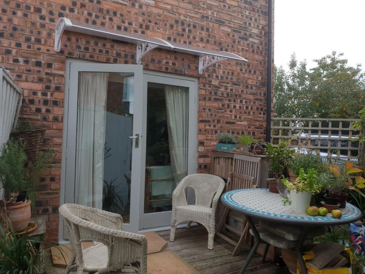 The Garden Room, Pets, Fridge Tv Chester Luaran gambar