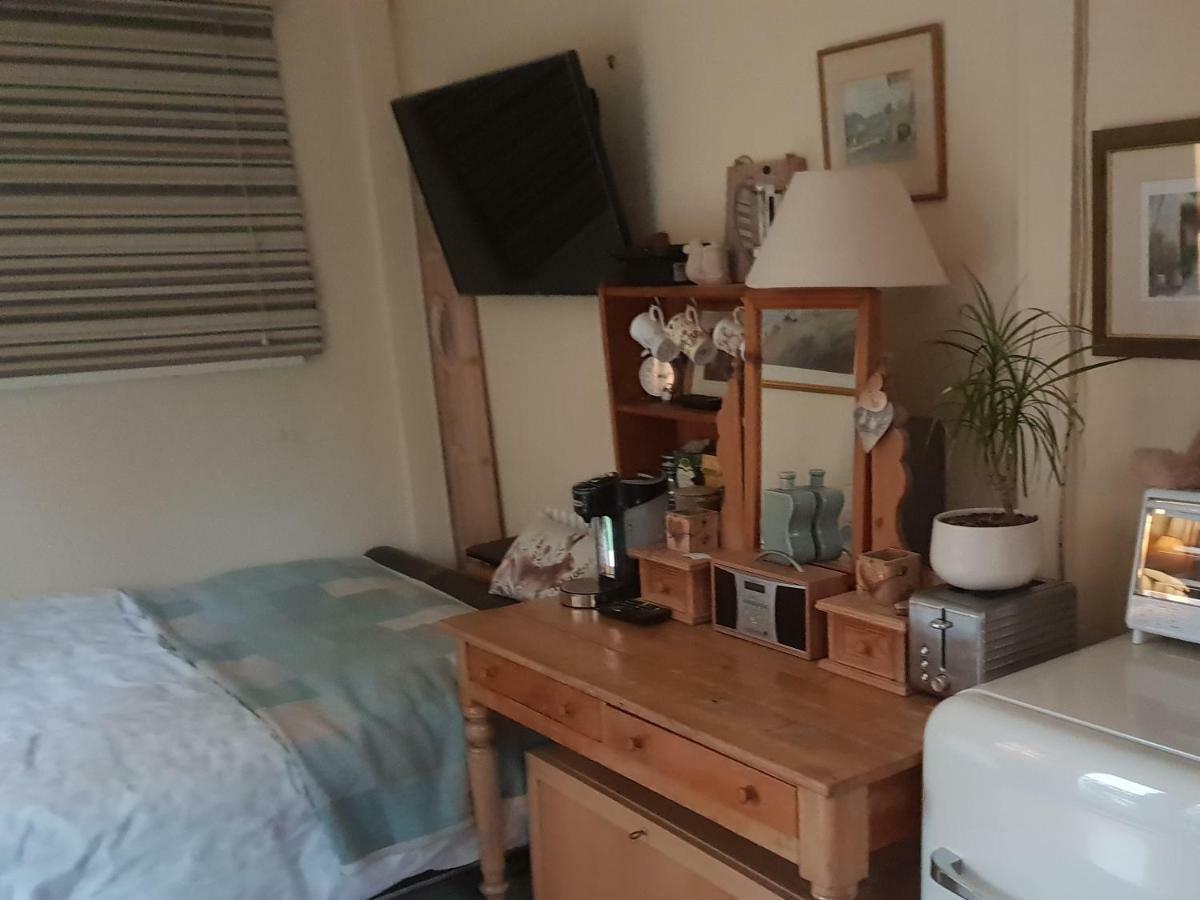 The Garden Room, Pets, Fridge Tv Chester Luaran gambar